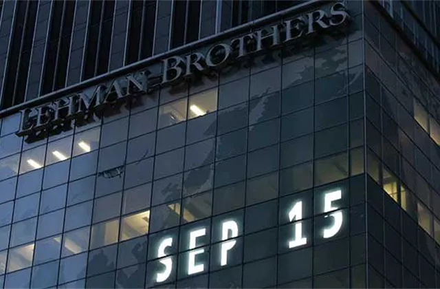 Ekonom: Pád Lehman Brothers vložil moc do rukou centrálních bank
