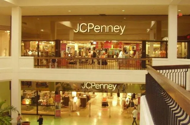 Výsledky J.C. Penney ve 3Q: Ztráta na akcii 1,81 USD (odhad: 1,77 USD), tržby 2,78 miliardy USD (odhad: 2,79 miliardy USD)