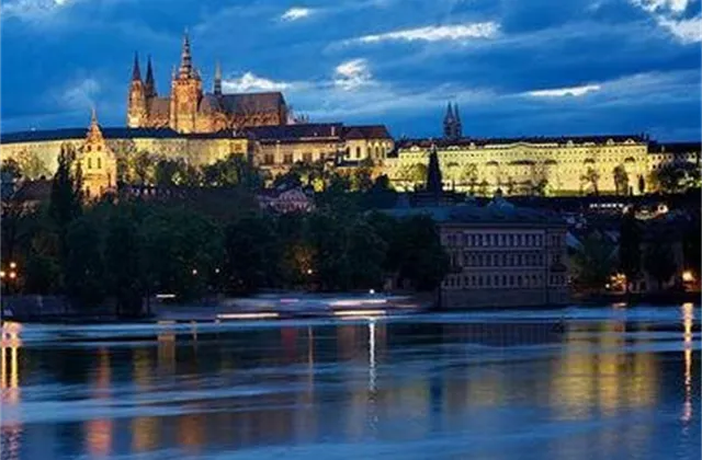 Zahraniční dluh Česka ve 3. čtvrtletí klesl pod dva biliony korun