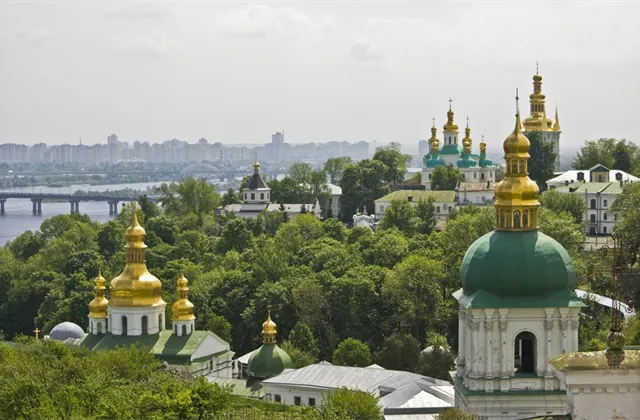 Ukrajinský prezident Janukovyč přijal rezignaci premiéra Azarova