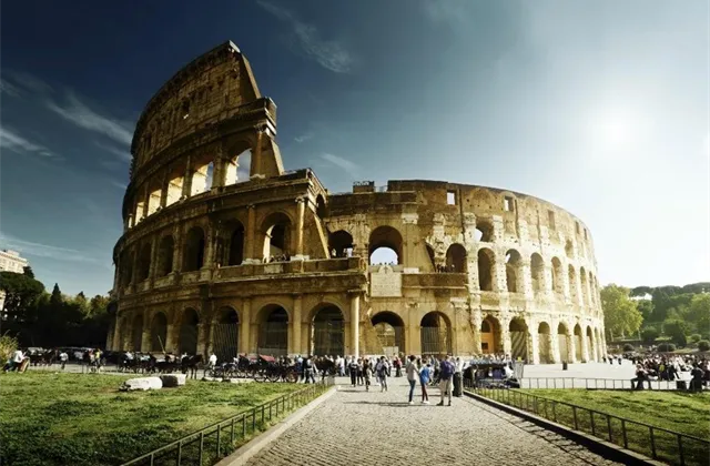 Výnos italských desetiletých dluhopisů klesá pod 3,604 %, nejníže od ledna 2006