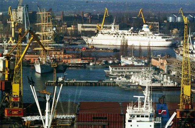 Ukrajinský parlament zvolil Arsenije Jaceňuka do funkce premiéra prozatímní vlády