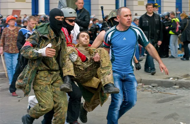 Rasmussen: Stále nemáme důkazy o tom, že by se ruské vojenské jednotky stahovaly