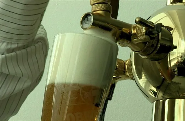 Jak správně načepovat pivo, aby mělo říz?