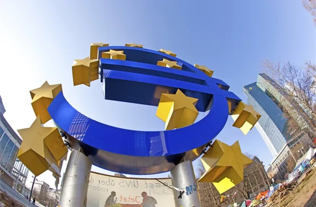 Ekonom: ECB sníží sazby kvůli bankám, ne inflaci