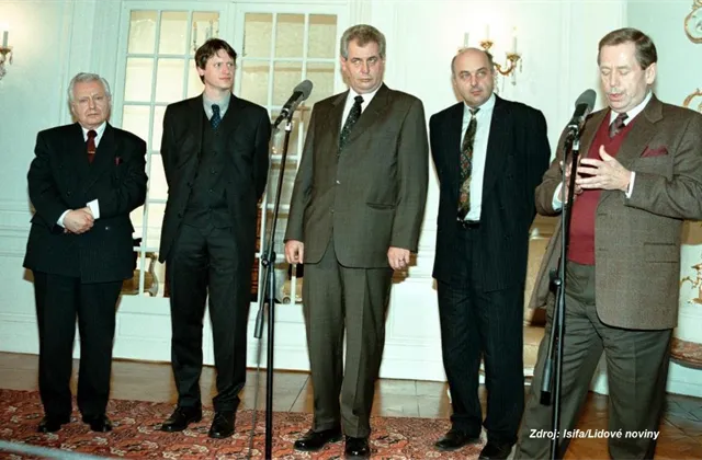 Jak čeští politici "zabili" spoření na důchod? Petru Koblicovi se zvyšuje tlak, když o tom mluví