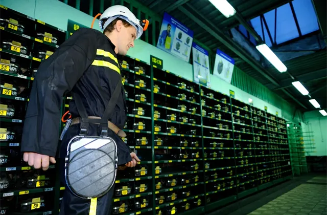 Cena akcií NWR se propadá už o 20 %