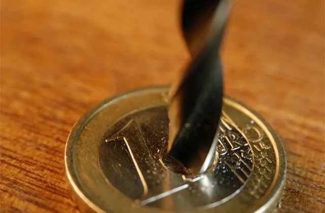 Euro po datech z německého průmyslu na 9měsíčním minimu vůči americkému dolaru