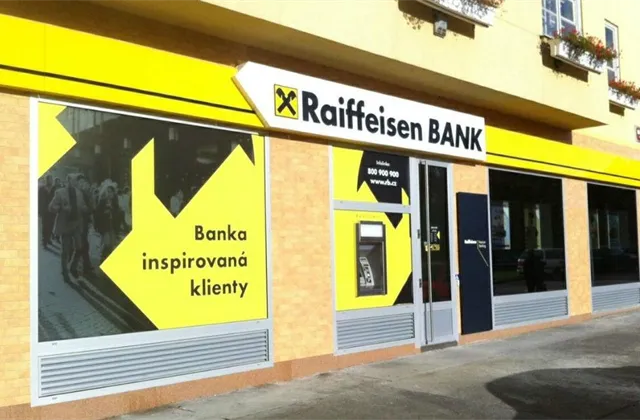 Pololetní zisk rakouské Raiffeisen Bank stoupl téměř o čtvrtinu