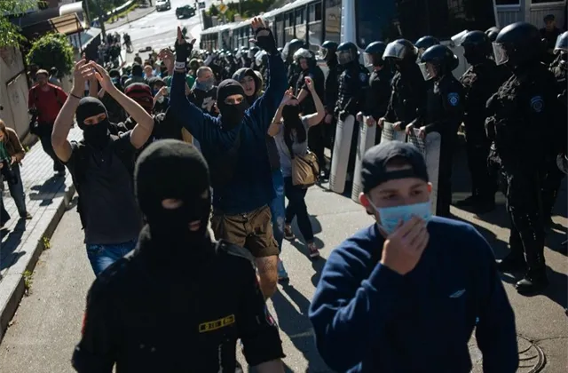 Na Ukrajině byli zadrženi ruští výsadkáři, prý tam byli omylem