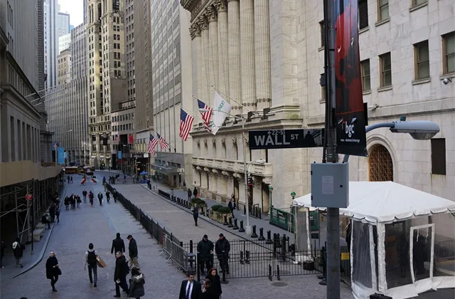 S&P 500 má hranici 2 000 bodů za sebou. Co čekat dál?