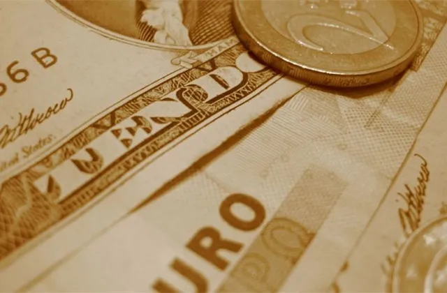 Vyrovná se dolar euru?
