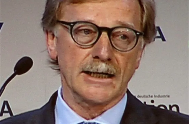 Yves Mersch (ECB): Eurozóna ještě není venku z nebezpečné zóny