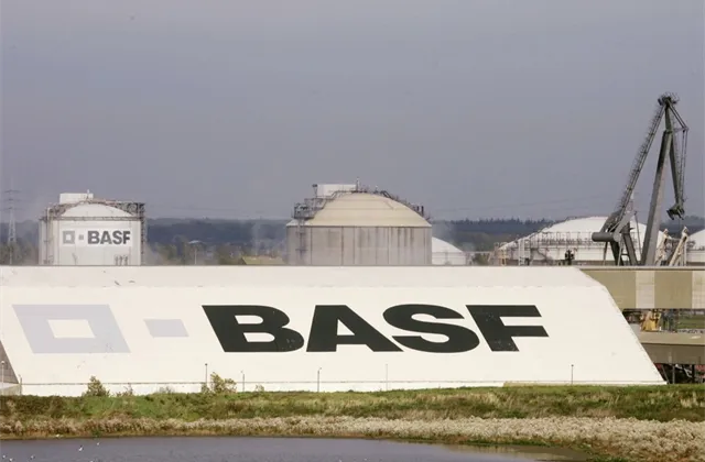 Výsledky BASF ve 3Q: Upravený zisk na akcii 1,27 eura (odhad: 1,328 eura), tržby 18,312 miliardy eur (odhad: 17,086 miliardy eur)