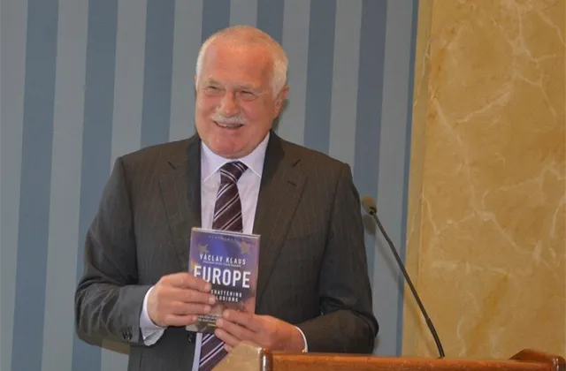 Stagnace Evropy je důsledek evropské integrace, řekl Klaus v EP