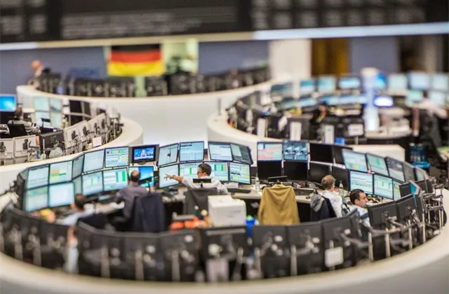 DAX podle technické analýzy slibuje konsolidaci mezi 9 700 a 10 000. ECB ale může technické faktory smést ze stolu