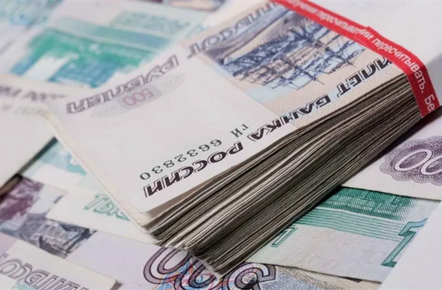 Intervence ruské centrální banky nepomohla, rubl oslabil k 80 USD/RUB, pak opět posílil