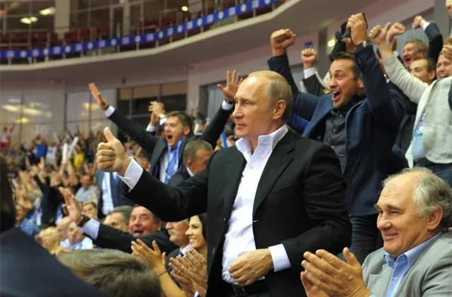 Putinova popularita roste a padá s cenami ropy