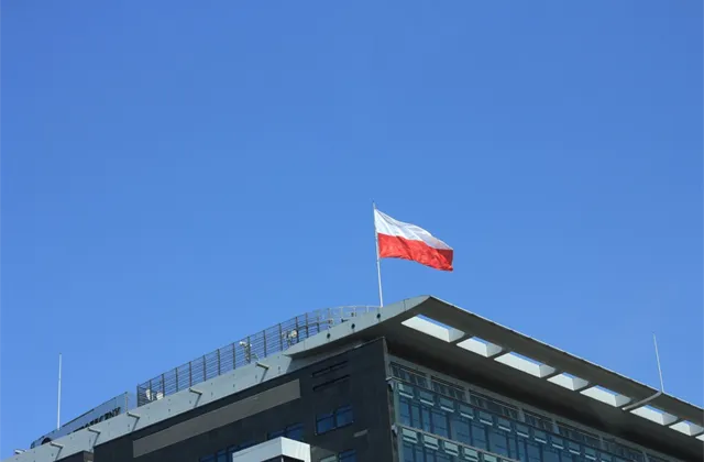 Zápis ze zasedání polské centrální banky: V případě naléhavé potřeby nelze vyloučit další snižování úrokových sazeb