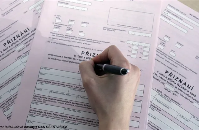 Daně, daně a zase daně: Jak zdanit příjmy z obchodování s cennými papíry a vyhnout se problémům s berňákem?