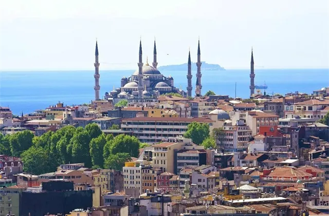 Turecká lira oslabila skrz rekordních 2,6485 za dolar