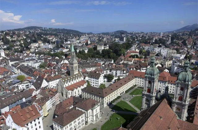 Míra nezaměstnanosti ve Švýcarsku v dubnu klesla o desetinu procentního bodu na 3,3 %