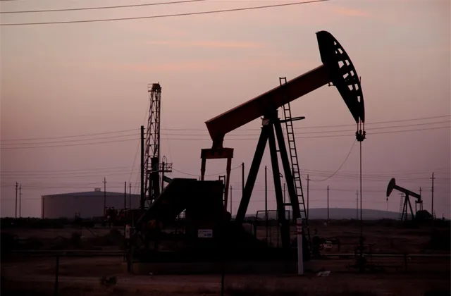 Technická analýza: Růstové momentum ropy slábne, ve hře je další korekce cen černého zlata