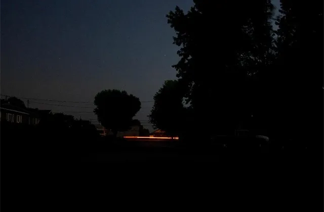 Ponoří se Česko do absolutní tmy? A jak se připravit na možný návrat do doby kamenné?