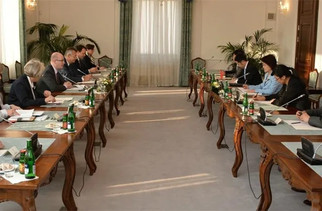 Čínská ekonomická invaze do Česka: O co se u nás hraje?