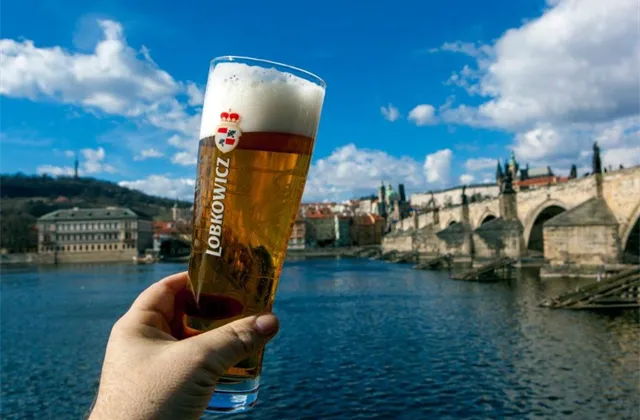 Tropické teploty lákají na pivo. Jak se přední čeští analytici dívají na jediný pivovar na pražské burze?