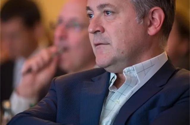 Cœuré (ECB): K určité formě restrukturalizace řeckého dluhu bude muset v budoucnosti dojít