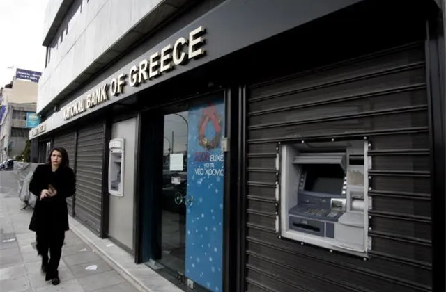 Řecká burza pokračuje v poklesu, opět se propadají akcie bank