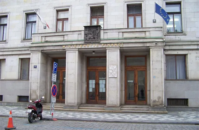 Sobotka: Finance zatím zastavily přípravy evidence tržeb