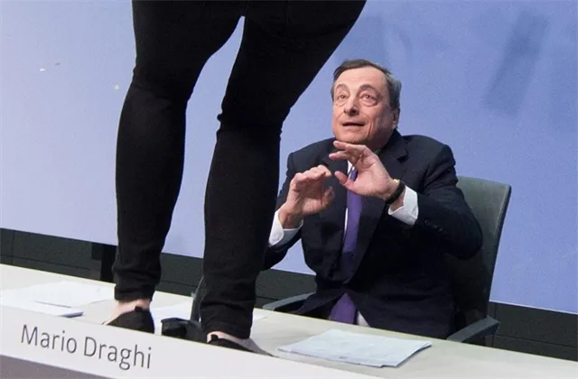 Co čekat od ECB? Snad dodrží plán a nebude navyšovat objem kvantitativního uvolňování, doufají experti