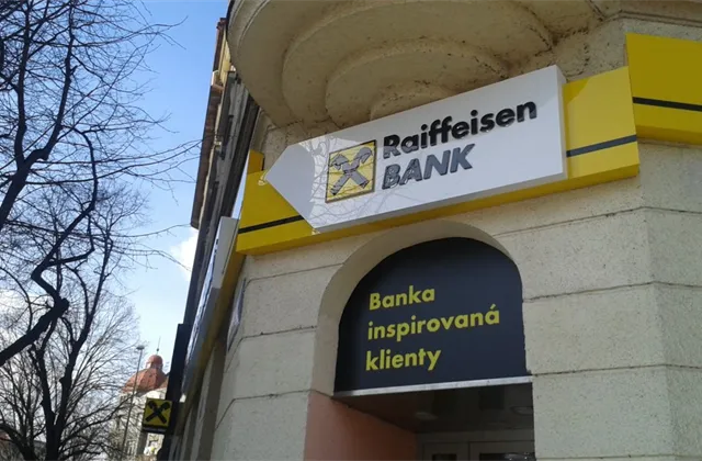 Raiffeisenbank čeká v roce 2016 zpomalení růstu HDP v Česku