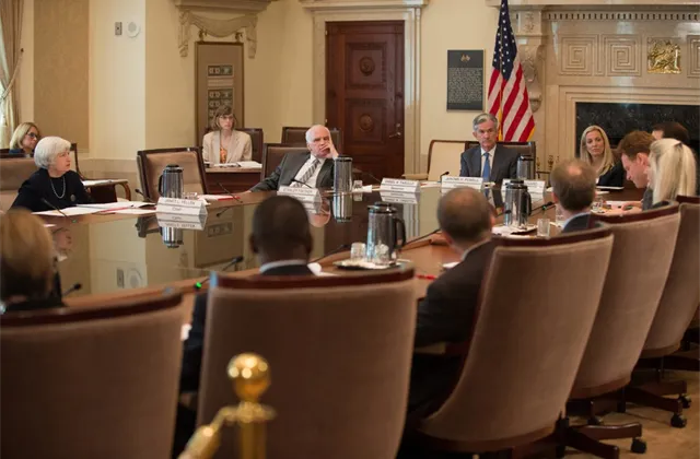 Výhled na nový obchodní týden: Iniciativu převezme Amerika, Fed bude rozhodovat o měnové politice a Apple zveřejní výsledky