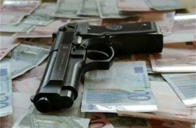 Řecký náměstek ministra financí dostal dopis s nábojem