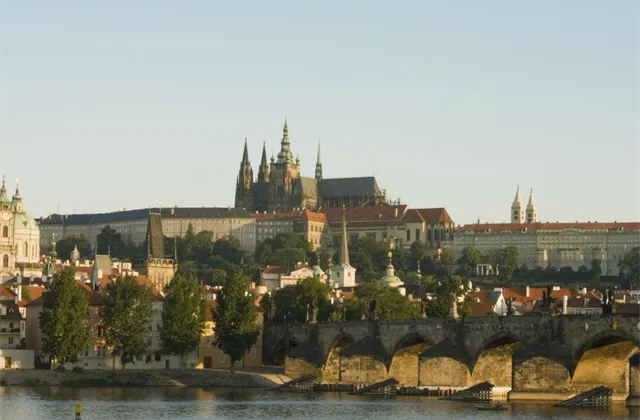 EK: Ekonomika ČR letos prudce zrychlí, napřesrok opět zpomalí