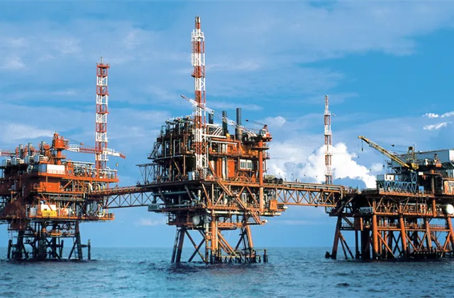 Analytik: Ropa by měla mít většinu propadů za sebou, Írán ani dolar další paniku nevyvolají. Hlavní slovo bude mít OPEC