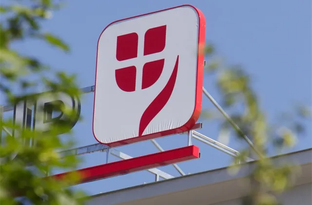 Raiffeisen snižuje doporučení na akcie VIG na "držet" z "kupovat" s cílovou cenou 30 eur