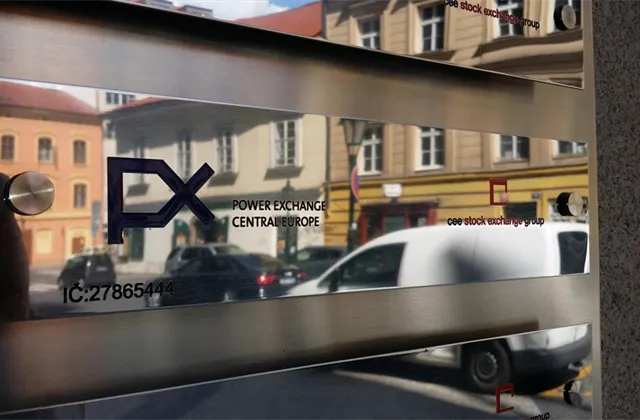 Přednost i bolest pražské burzy ve dvou minutách