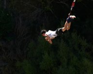 Bungee jumping, volný pád, propad - ilustrační foto