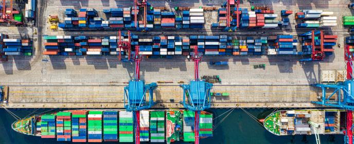 Dodavatelské řetězce, mezinárodní obchod, kontejnery, přeprava - ilustrační foto