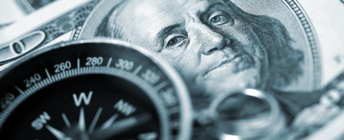 Dividenda, investice, dolar, kompas - ilustrační foto