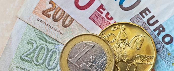 Česká koruna, euro - ilustrační foto