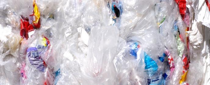 Plast, plastový odpad - ilustrační foto