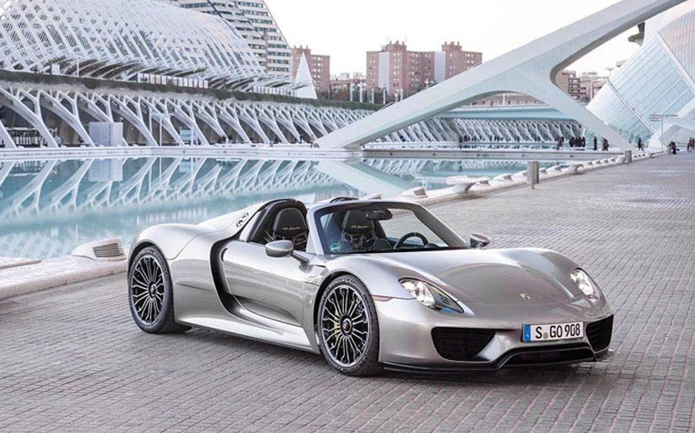 Porsche 918 Spyder: 1 milion USD